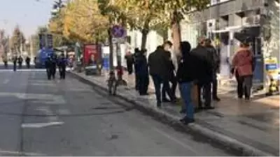 Son dakika haberleri | Vakalar arttı, Düzce'de en yoğun cadde de giriş çıkışlar sınırlandırıldı Son dakika haberleri | Vakalar arttı, Düzce'de en yoğun cadde de giriş çıkışlar sınırlandırıldı
