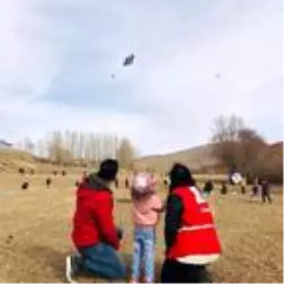 Gürpınar'da uçurtma şenliği Gürpınar'da uçurtma şenliği