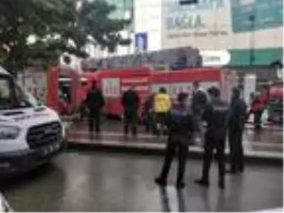 Son dakika haber | Yangın çıkan otelde, odalarından itfaiye merdiveniyle alındılar Son dakika haber | Yangın çıkan otelde, odalarından itfaiye merdiveniyle alındılar