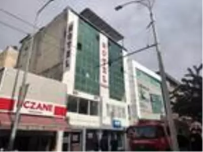 Son dakika haber | Yangın çıkan otelde, odalarından itfaiye merdiveniyle alındılar Son dakika haber | Yangın çıkan otelde, odalarından itfaiye merdiveniyle alındılar