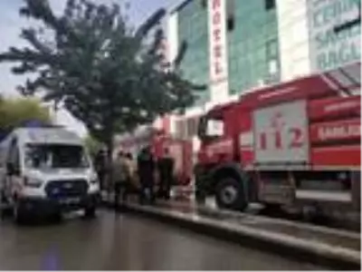 Son dakika haber | Yangın çıkan otelde, odalarından itfaiye merdiveniyle alındılar Son dakika haber | Yangın çıkan otelde, odalarından itfaiye merdiveniyle alındılar