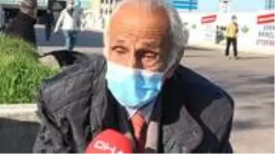 Yaşlı adam, karantinadaki oğluna ekmek götürürken tedbirlere uymayanları görünce ağladı Yaşlı adam, karantinadaki oğluna ekmek götürürken tedbirlere uymayanları görünce ağladı