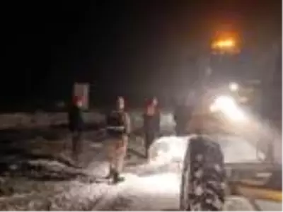 Yaylada mahsur kalan vatandaşlar ve hayvanlar kurtarıldı Yaylada mahsur kalan vatandaşlar ve hayvanlar kurtarıldı