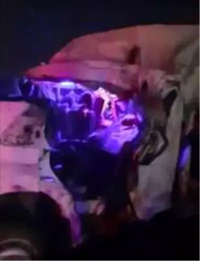 Yüksekova'da trafik kazası: 1 ölü, 1 yaralı Yüksekova'da trafik kazası: 1 ölü, 1 yaralı
