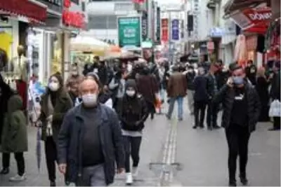 Yüzde 50 artış etkilemedi, sokaklar doldu taştı Yüzde 50 artış etkilemedi, sokaklar doldu taştı