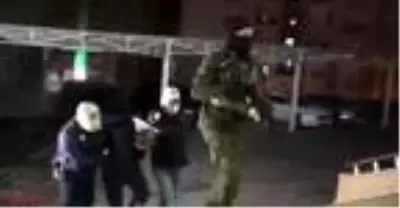 Son dakika haberleri: 24 ayrı suçtan aranan PKK'lı, Interpol ekibi tarafından yakalandı Son dakika haberleri: 24 ayrı suçtan aranan PKK'lı, Interpol ekibi tarafından yakalandı