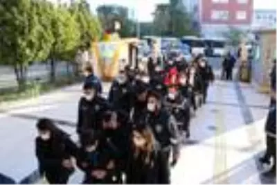Son dakika gündem: 4 ilde telefon dolandırıcılarına operasyonda 30 şüpheli adliyede Son dakika gündem: 4 ilde telefon dolandırıcılarına operasyonda 30 şüpheli adliyede