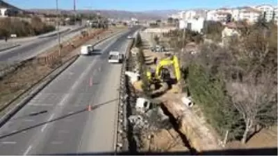 43 ilin geçiş güzergahında 'doğalgaz' borusu patladı: Yol trafiğe kapatıldı 43 ilin geçiş güzergahında 'doğalgaz' borusu patladı: Yol trafiğe kapatıldı