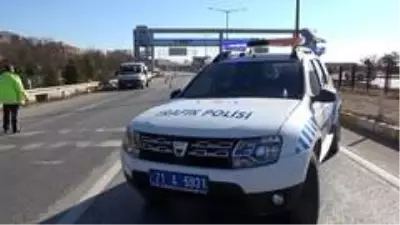 43 ilin geçiş güzergahında 'doğalgaz' borusu patladı: Yol trafiğe kapatıldı 43 ilin geçiş güzergahında 'doğalgaz' borusu patladı: Yol trafiğe kapatıldı