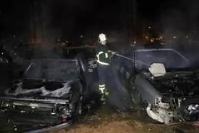Adana'da araç hurdalığında yangın Adana'da araç hurdalığında yangın