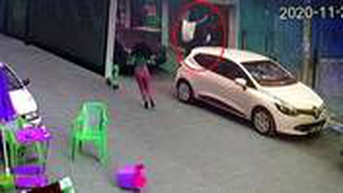 Antalya'da bir genç kaçan hırsızı uçan tekme atarak durdurdu