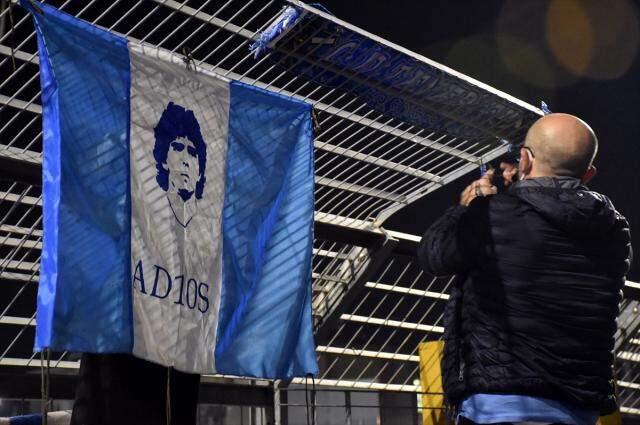 Arjantinli efsane futbolcu Maradona son yolculuğuna uğurlandı Arjantinli efsane futbolcu Maradona son yolculuğuna uğurlandı