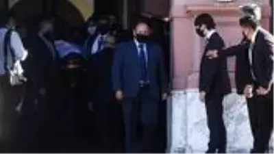 Arjantinli efsane futbolcu Maradona son yolculuğuna uğurlandı Arjantinli efsane futbolcu Maradona son yolculuğuna uğurlandı