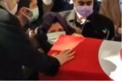 BAKAN GÜL, KORONAVİRÜSTEN HAYATINI KAYBEDEN BÜYÜKÇEKMECE CUMHURİYET BAŞSAVCIVEKİLİ'NİN CENAZESİNE KATILDI BAKAN GÜL, KORONAVİRÜSTEN HAYATINI KAYBEDEN BÜYÜKÇEKMECE CUMHURİYET BAŞSAVCIVEKİLİ'NİN CENAZESİNE KATILDI
