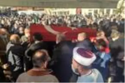 BAKAN GÜL, KORONAVİRÜSTEN HAYATINI KAYBEDEN BÜYÜKÇEKMECE CUMHURİYET BAŞSAVCIVEKİLİ'NİN CENAZESİNE KATILDI BAKAN GÜL, KORONAVİRÜSTEN HAYATINI KAYBEDEN BÜYÜKÇEKMECE CUMHURİYET BAŞSAVCIVEKİLİ'NİN CENAZESİNE KATILDI