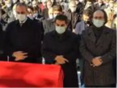 BAKAN GÜL, KORONAVİRÜSTEN HAYATINI KAYBEDEN BÜYÜKÇEKMECE CUMHURİYET BAŞSAVCIVEKİLİ'NİN CENAZESİNE KATILDI BAKAN GÜL, KORONAVİRÜSTEN HAYATINI KAYBEDEN BÜYÜKÇEKMECE CUMHURİYET BAŞSAVCIVEKİLİ'NİN CENAZESİNE KATILDI