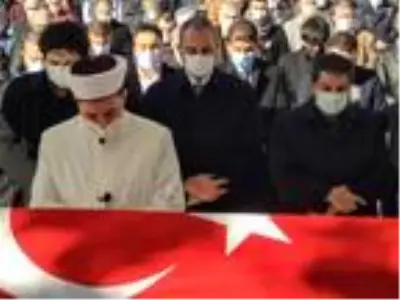 BAKAN GÜL, KORONAVİRÜSTEN HAYATINI KAYBEDEN BÜYÜKÇEKMECE CUMHURİYET BAŞSAVCIVEKİLİ'NİN CENAZESİNE KATILDI BAKAN GÜL, KORONAVİRÜSTEN HAYATINI KAYBEDEN BÜYÜKÇEKMECE CUMHURİYET BAŞSAVCIVEKİLİ'NİN CENAZESİNE KATILDI
