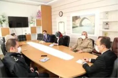 Başkale'de kadınlara KADES uygulaması tanıtıldı Başkale'de kadınlara KADES uygulaması tanıtıldı
