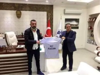 Başkan Kazgan'a Yeni Malatyaspor taraftarlarından ziyaret Başkan Kazgan'a Yeni Malatyaspor taraftarlarından ziyaret