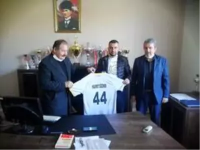 Başkan Kazgan'a Yeni Malatyaspor taraftarlarından ziyaret Başkan Kazgan'a Yeni Malatyaspor taraftarlarından ziyaret