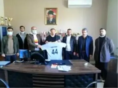 Başkan Kazgan'a Yeni Malatyaspor taraftarlarından ziyaret Başkan Kazgan'a Yeni Malatyaspor taraftarlarından ziyaret