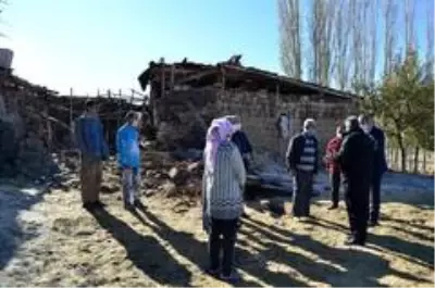 Başkan Özkan Altun'dan ahırı yanan aileye geçmiş olsun ziyareti Başkan Özkan Altun'dan ahırı yanan aileye geçmiş olsun ziyareti