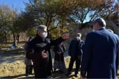 Başkan Özkan Altun'dan ahırı yanan aileye geçmiş olsun ziyareti Başkan Özkan Altun'dan ahırı yanan aileye geçmiş olsun ziyareti