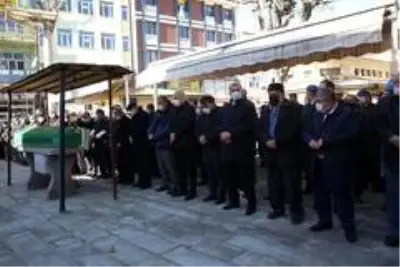 Bayburt Belediye Başkanı Hükmü Pekmezci'nin acı günü Bayburt Belediye Başkanı Hükmü Pekmezci'nin acı günü