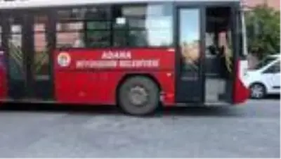 Belediye otobüsünün çarptığı çocuk ağır yaralandı Belediye otobüsünün çarptığı çocuk ağır yaralandı