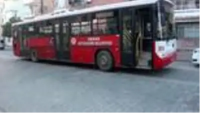 Belediye otobüsünün çarptığı çocuk ağır yaralandı Belediye otobüsünün çarptığı çocuk ağır yaralandı