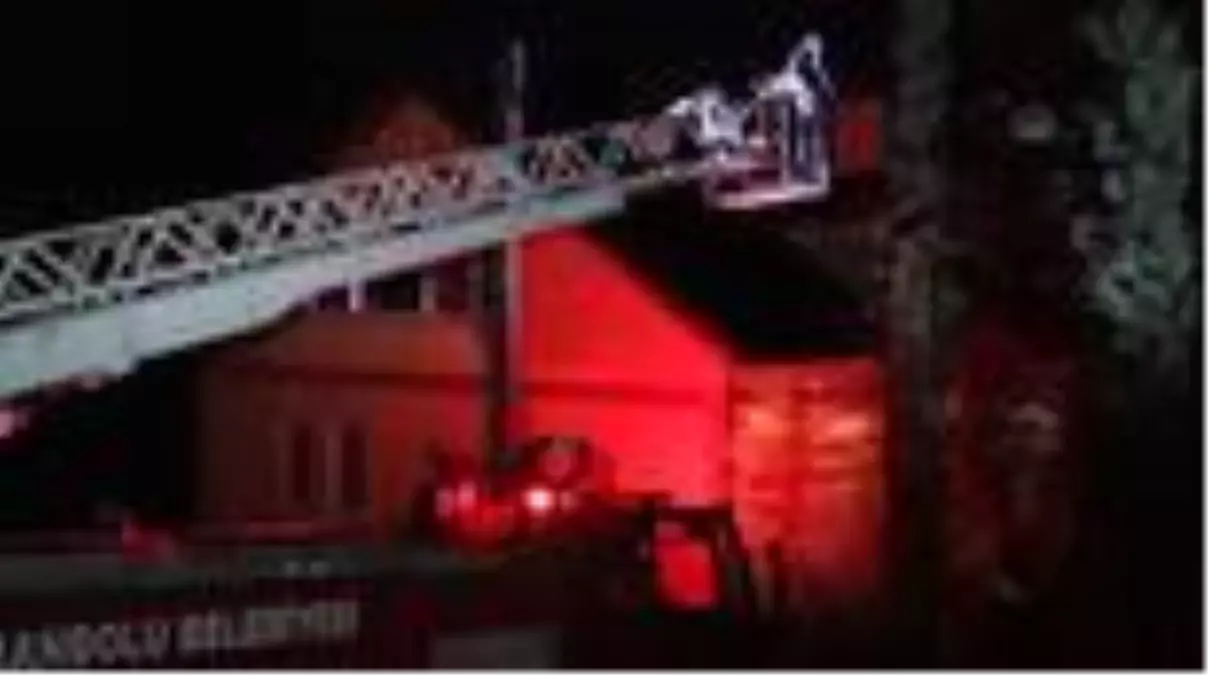 Benzinle tutuşturulmaya çalışılan sobanın parlaması sonucu yangın çıktı