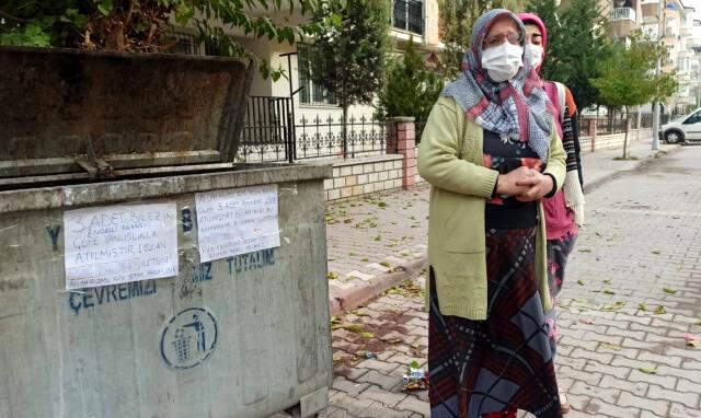 Bir anlık dalgınlıkla yıllardır biriktirdiği 3 bileziği çöpe attı