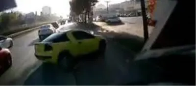 Bursa'da kontrolden çıkan otomobil park halindeki araçların arasına daldı...O anlar kameraya yansıdı Bursa'da kontrolden çıkan otomobil park halindeki araçların arasına daldı...O anlar kameraya yansıdı