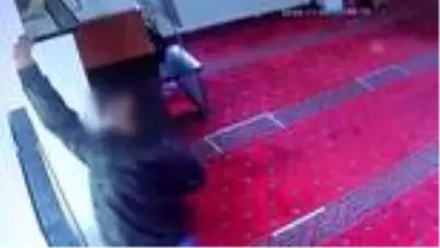 Camiden hırsızlık güvenlik kamerasında Camiden hırsızlık güvenlik kamerasında