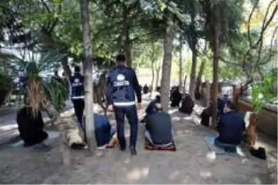 Son dakika haberi... Bağcılar'daki camilerde Kovid-19 denetimi Son dakika haberi... Bağcılar'daki camilerde Kovid-19 denetimi