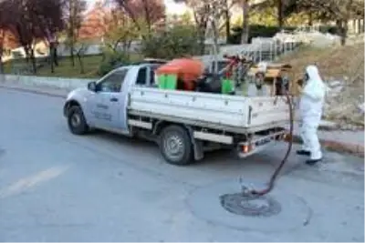 Çankaya'da mazgal, rögar ve bataklık alanlar ilaçlanıyor Çankaya'da mazgal, rögar ve bataklık alanlar ilaçlanıyor