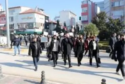 BALIKESİR - Nazlıaka: Şiddet mağduru olan kadınların ve ailelerin yanında yer alıyoruz BALIKESİR - Nazlıaka: Şiddet mağduru olan kadınların ve ailelerin yanında yer alıyoruz
