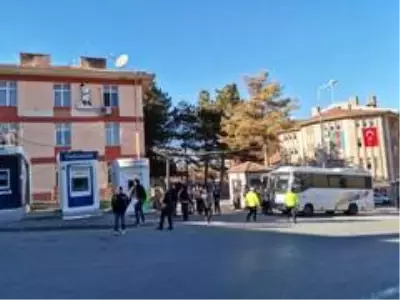 CHP'liler tarafından mahkemeye verilen şehit babasının yargılandığı dava ertelendi CHP'liler tarafından mahkemeye verilen şehit babasının yargılandığı dava ertelendi