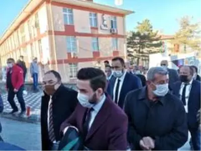 CHP'liler tarafından mahkemeye verilen şehit babasının yargılandığı dava ertelendi CHP'liler tarafından mahkemeye verilen şehit babasının yargılandığı dava ertelendi