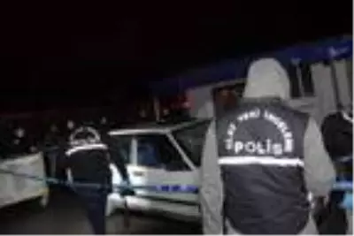 Çorlu'da 2 kişiyi öldürüp, İstanbul'da yakalanan baba-oğul tutuklandı Çorlu'da 2 kişiyi öldürüp, İstanbul'da yakalanan baba-oğul tutuklandı