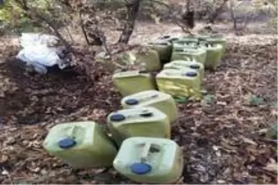 Çukurca'da terör örgütü PKK'ya ait silah, mühimmat ve yaşam malzemeleri ele geçirildi Çukurca'da terör örgütü PKK'ya ait silah, mühimmat ve yaşam malzemeleri ele geçirildi