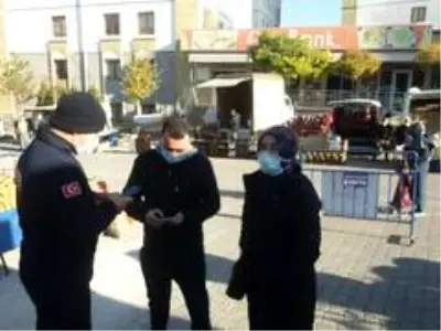 Cuma pazarında zabıtadan korona denetimi Cuma pazarında zabıtadan korona denetimi