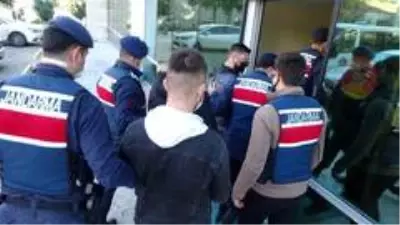 Son dakika haber | Çuvallar içinde 9 kilo esrarla yakalanan 4 kişi tutuklandı Son dakika haber | Çuvallar içinde 9 kilo esrarla yakalanan 4 kişi tutuklandı