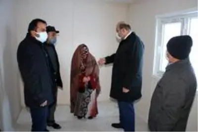 Deprem ve yangında evini kaybetti, Belediye sahip çıktı Deprem ve yangında evini kaybetti, Belediye sahip çıktı