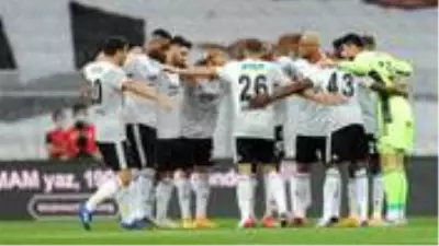 Derbi öncesi Beşiktaş'ta Hasic'in koronavirüs testi pozitif çıktı Derbi öncesi Beşiktaş'ta Hasic'in koronavirüs testi pozitif çıktı