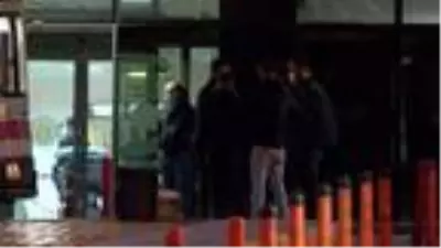 'Dur' ihtarına uymayan sürücü, polise çarptı 'Dur' ihtarına uymayan sürücü, polise çarptı
