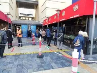 'Efsane Cuma' indirimleri sosyal mesafeyi unutturdu 'Efsane Cuma' indirimleri sosyal mesafeyi unutturdu