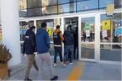 Son dakika haberleri | Elazığ'da uyuşturucuyla yakalanan 3 kişiye gözaltı Son dakika haberleri | Elazığ'da uyuşturucuyla yakalanan 3 kişiye gözaltı