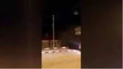 Elektrik direğinde mahsur kalan kediyi itfaiye kurtardı Elektrik direğinde mahsur kalan kediyi itfaiye kurtardı