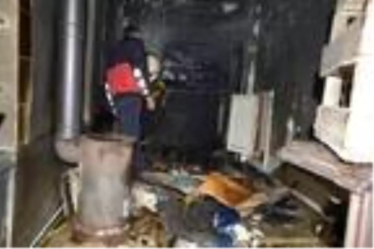 Elektrik kontağından çıkan yangını itfaiye söndürdü